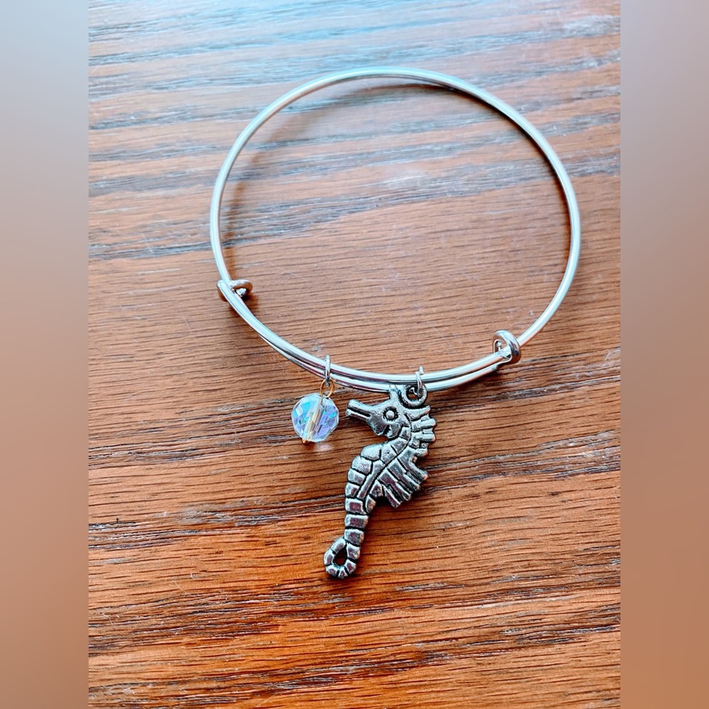 Sea horse charm bangle bracelet
